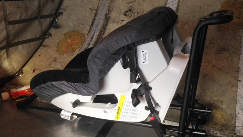 Illustration for article titled Parental PSA – Car Seats Belong In Bags When You Fly